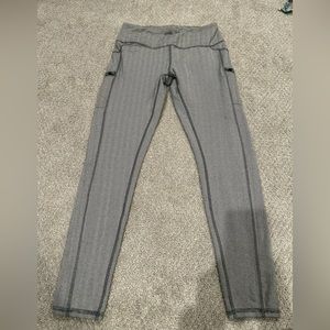 zobha strip leggings with zipper pocket on the side